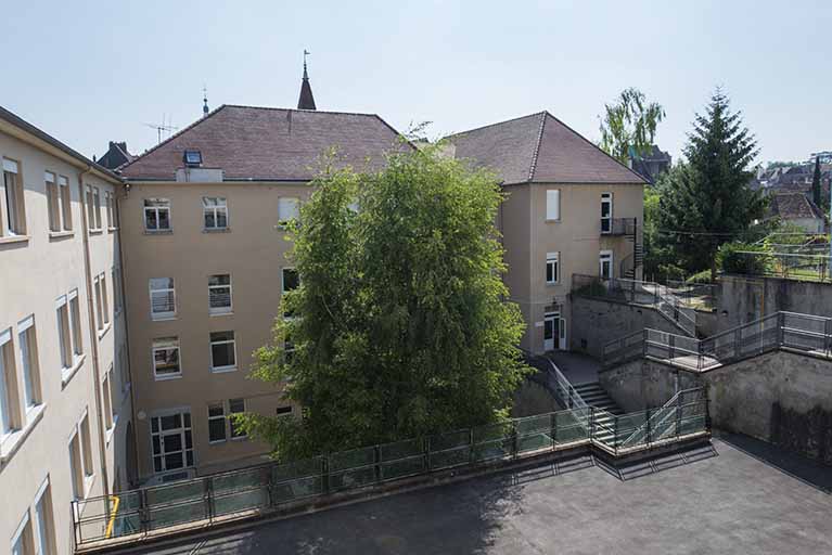 collège de jésuites, actuellement lycée Augustin Cournot.