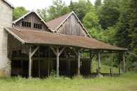 tréfilerie, puis moulin à farine, puis minoterie, puis scierie