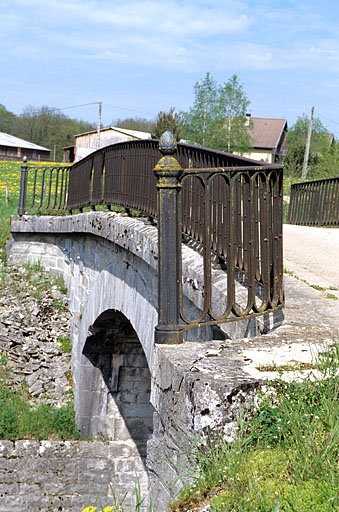 pont routier (voie ferrée Andelot - La Cluse)