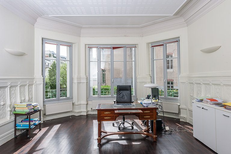 maison (villa Carrel) puis siège de la Chambre départementale d'Agriculture du Doubs, actuellement immeuble de bureaux