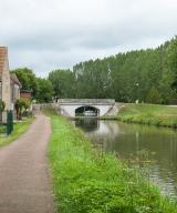 pont routier isolé de Villiers-sur-Yonne (canal du Nivernais)