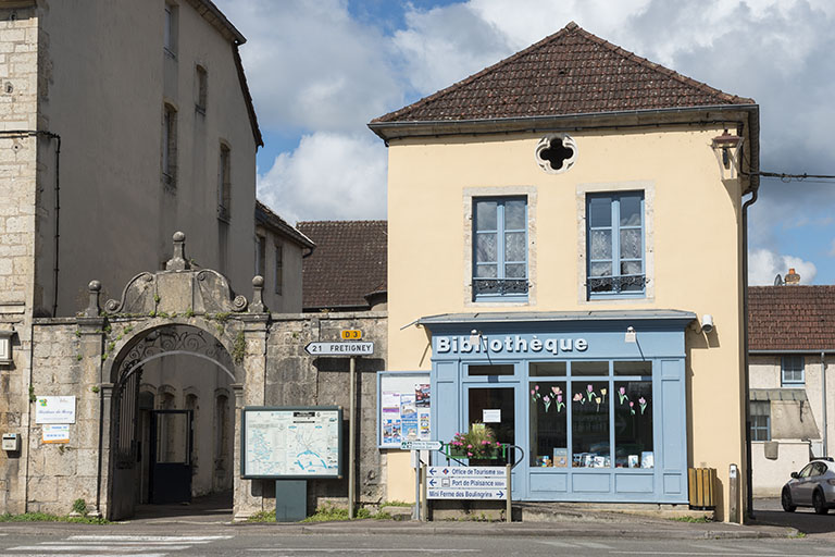 maison 6 rue Armand Paulmard, puis magasin de commerce, puis bibliothèque