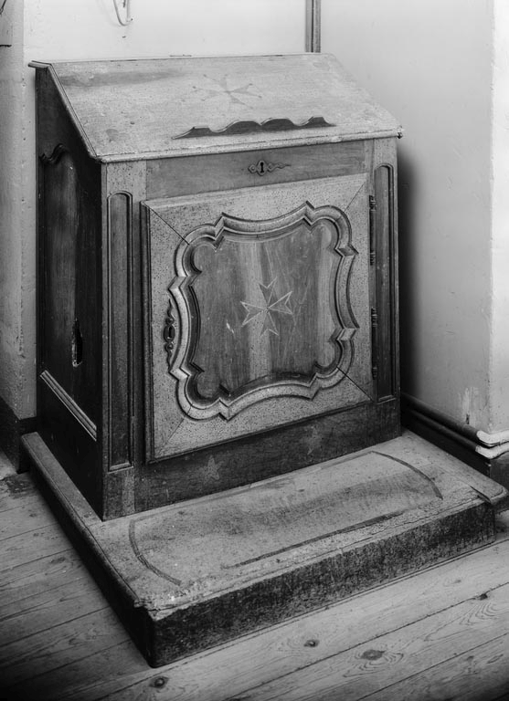 pupitre, prie-Dieu (pupitre prie Dieu à agenouilloir)
