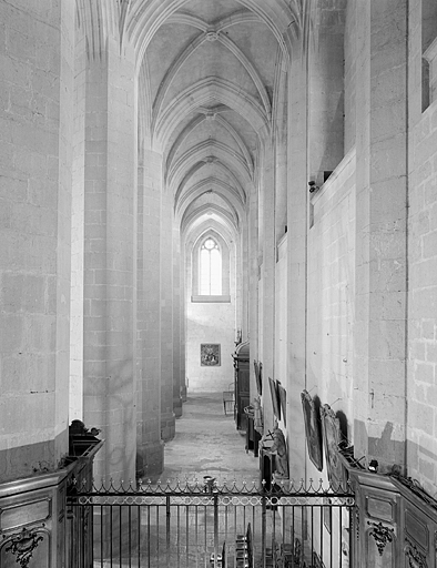 église abbatiale de l'abbaye Saint-Oyend, actuellement cathédrale Saint-Pierre, Saint-Paul et Saint-André