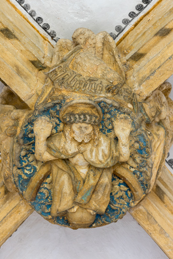 clef de voûte de la chapelle nord (chapelle de Jean Géliot) : Christ juge entouré du Tétramorphe