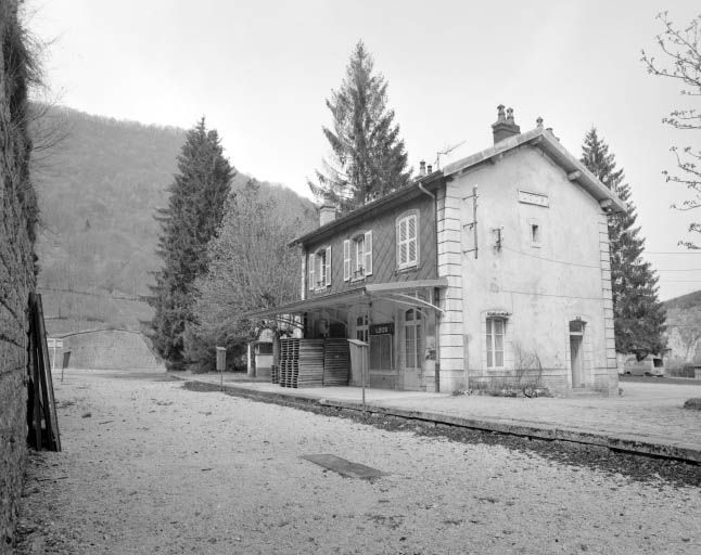 voie ferrée (embranchement de L'Hôpital-du-Grosbois à Lods de la ligne Besançon-Morteau)