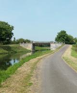 pont routier isolé de Sery (canal du Nivernais)