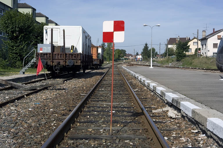 panneau de signalisation (panneau d'interdiction : guidon d'arrêt)