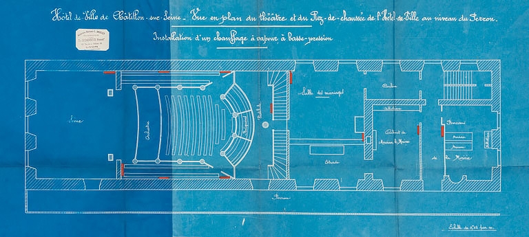 couvent de bénédictines, puis sous-préfecture et hôtel de ville, actuellement hôtel de ville
