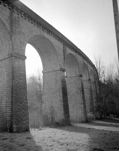 voie ferrée (embranchement de L'Hôpital-du-Grosbois à Lods de la ligne Besançon-Morteau)