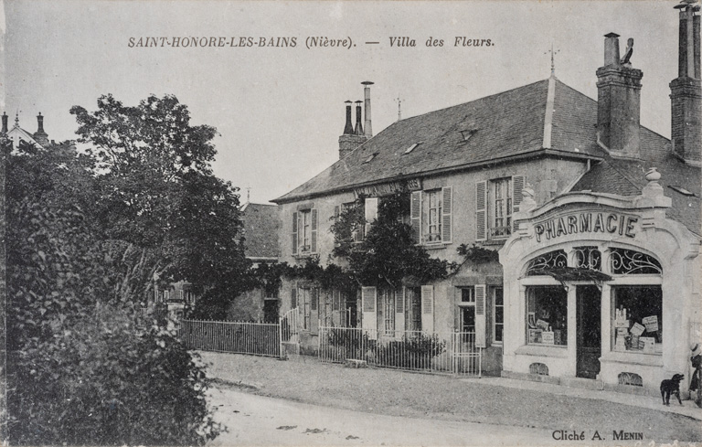 pharmacie, puis salle d'exposition, puis bureau et logement