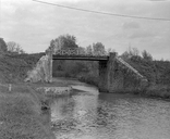 pont routier isolé d'Asnois (canal du Nivernais)