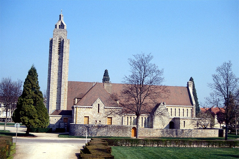 église paroissiale Sainte-Anne, presbytère, salle paroissiale