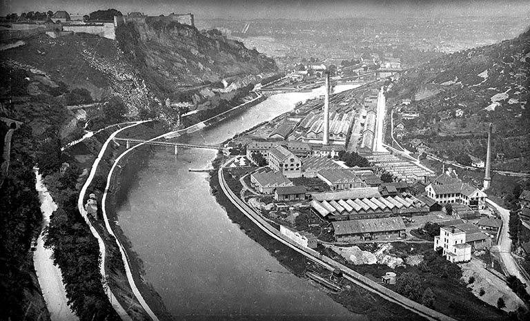 usine à papier de la société des Papeteries Bisontines, usine de fibres artificielles et synthétiques dite usine des Soieries puis de la Rhodiacéta