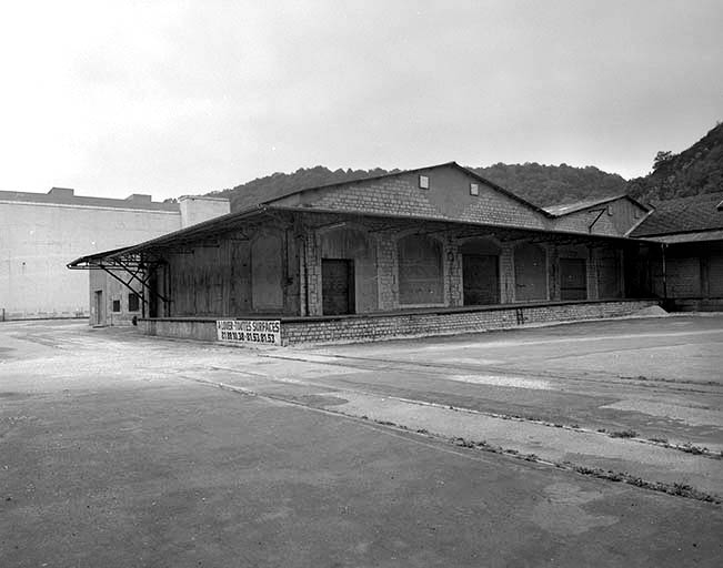 usine à papier de la société des Papeteries Bisontines, usine de fibres artificielles et synthétiques dite usine des Soieries puis de la Rhodiacéta