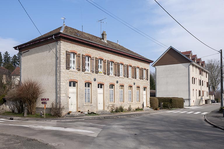 cité ouvrière Outhenin-Chalandre (logements, magasin coopératif et école)
