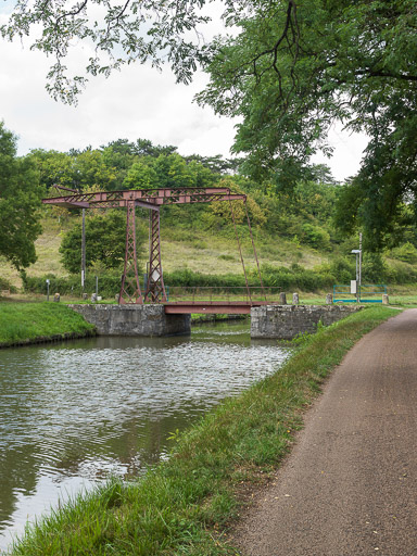 pont mobile ; pont-levis à flèches de Germenay (canal du Nivernais)