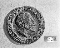 bas-relief (médaillon) : Victor Bérard