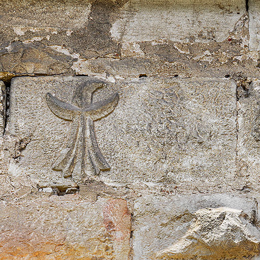 décor d'architecture : anges porte-écu, animaux, végétaux et symboles