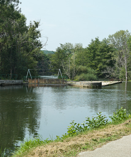 barrage à aiguilles, dit Pertuis des Dames (canal du Nivernais)