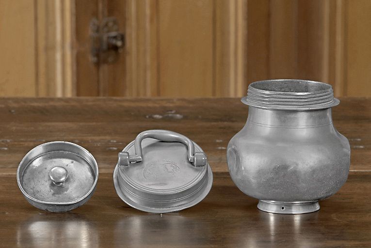 pot à jus de viande dit sustenteur