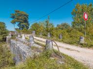 pont sur la porte de garde de Charnay