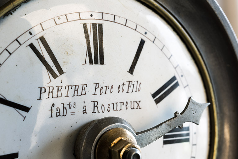 horloge d'édifice Prêtre