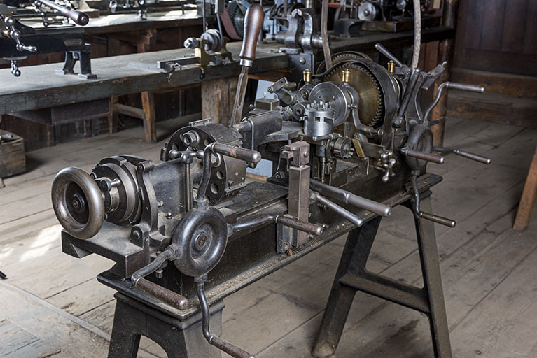 1ère machine à décolleter (tour revolver)