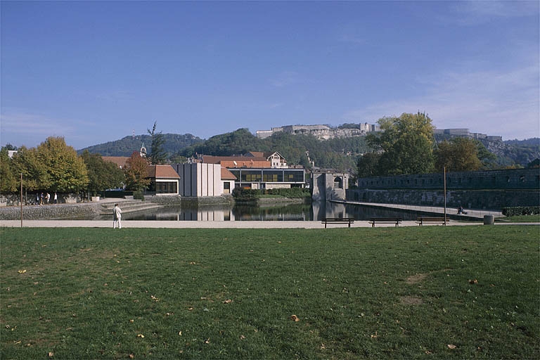 port dit gare d'eau de Chamars (canal du Rhône au Rhin)