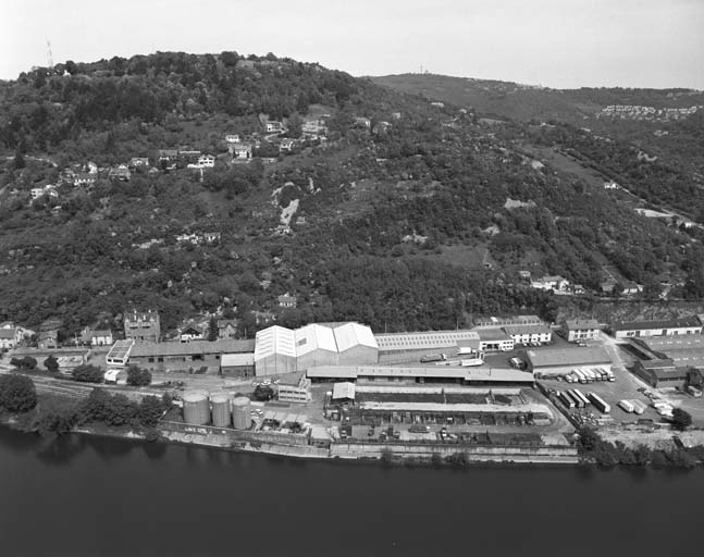 usine à papier de la société des Papeteries Bisontines, usine de fibres artificielles et synthétiques dite usine des Soieries puis de la Rhodiacéta
