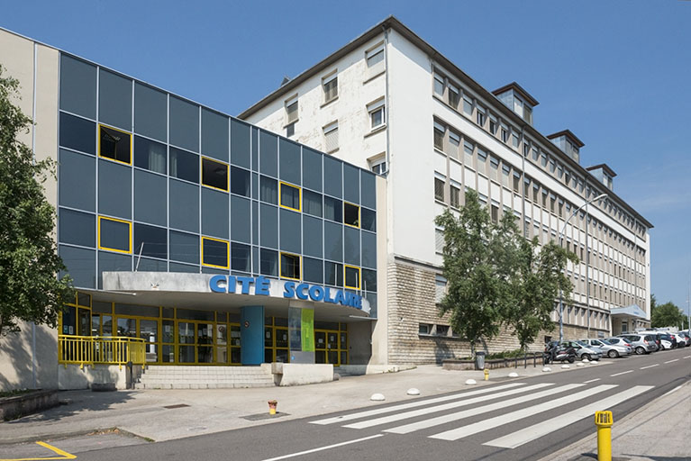 école professionnelle (centre d'apprentissage) puis collège et lycée dits cité scolaire Montjoux