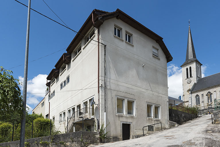 maison, boulangerie et magasin de commerce (épicerie) Joriot, atelier d'horlogerie Claude Frères