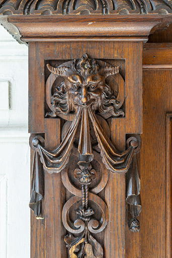 manteau de cheminée de la salle à manger