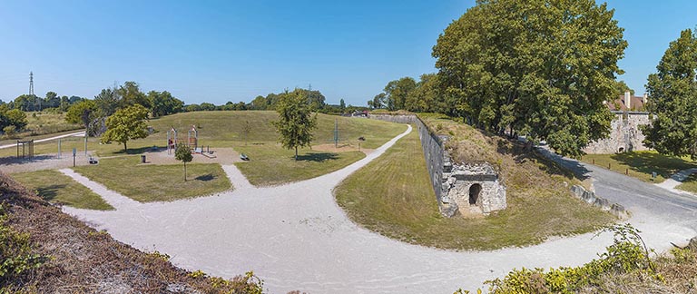 demi-lune du château