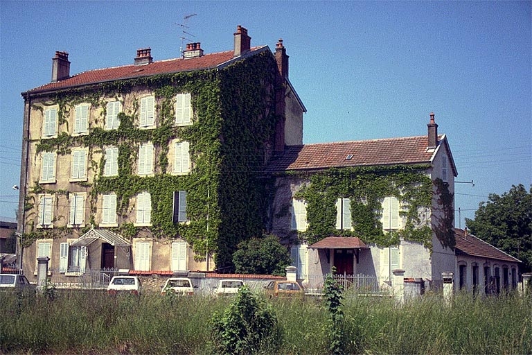 usine de quincaillerie, immeuble