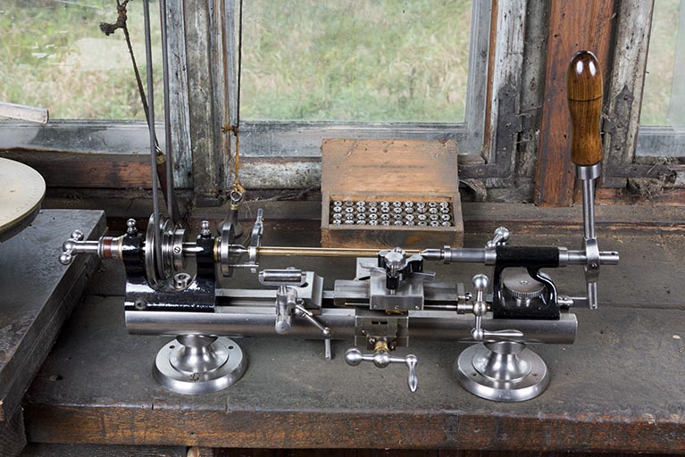2 machines à tourner, décolleter et percer (tours Lorch, Schmidt & Co)