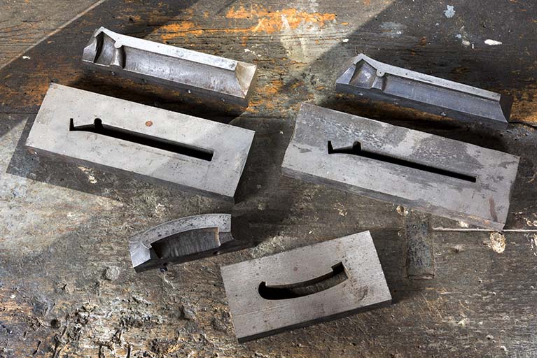 machine à découper par poinçon (presse à balancier)