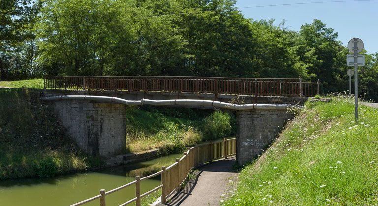 pont routier isolé de Paradis (canal du Centre)