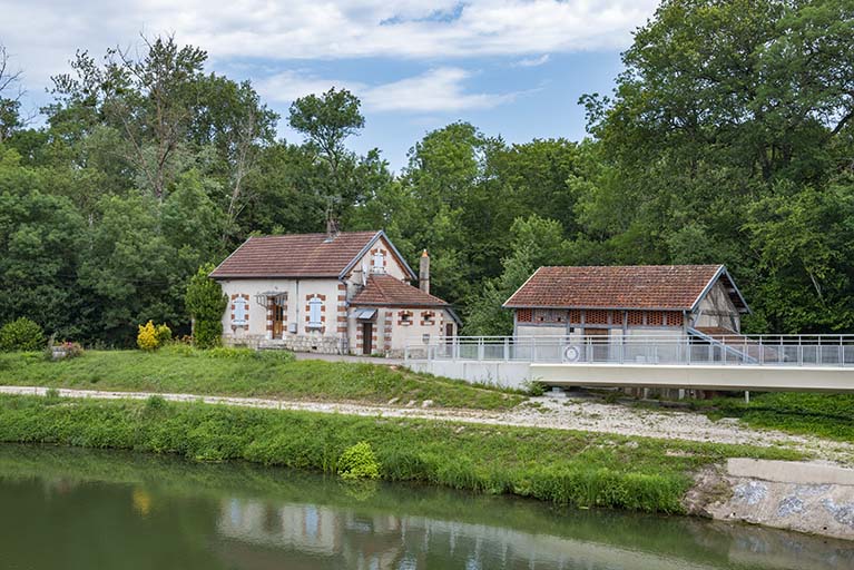 Les maisons de la Saône navigable en Bourgogne-Franche-Comté