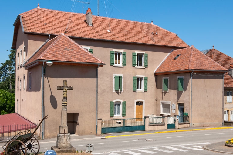 maison, actuellement gendarmerie