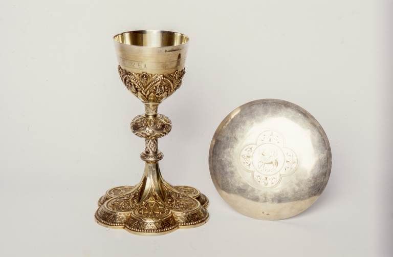 calice et patène de style néo-gothique