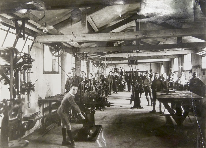 usine d'automobile Zedel, puis distillerie Pernot, usine de cycles Maire-Vuillemin