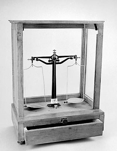 balance de précision (trébuchet de laboratoire de la Société centrale de Produits chimiques)
