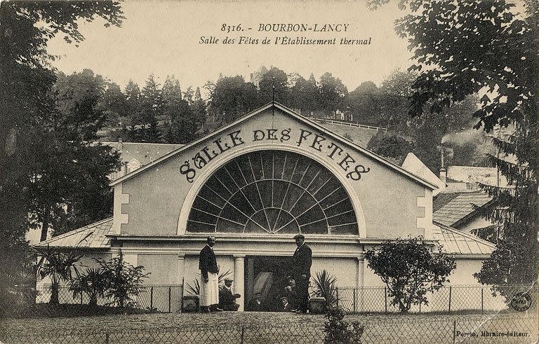 piscine, puis usine de mise en bouteilles des eaux minérales, puis salle des fêtes dite salle Saint-Léger