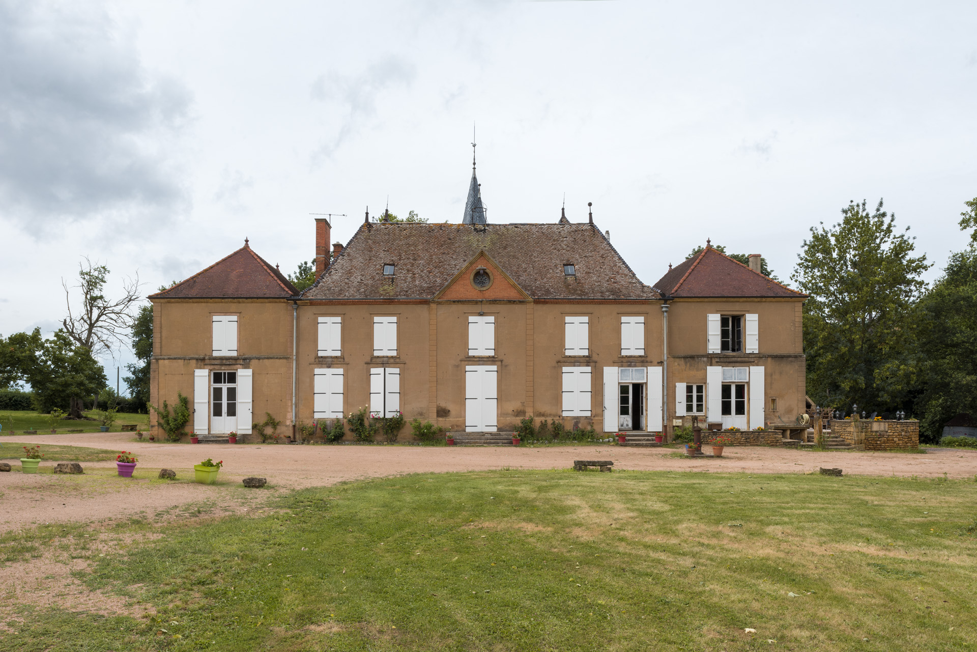 Château et ferme du Lac