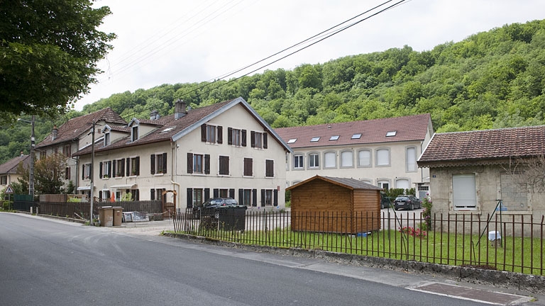atelier de teinturerie Megnin, puis usine d'horlogerie Roy et Hebmann, puis Jules Hebmann, actuellement logement