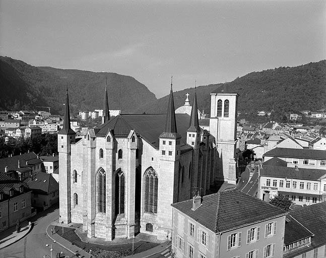 église abbatiale de l'abbaye Saint-Oyend, actuellement cathédrale Saint-Pierre, Saint-Paul et Saint-André