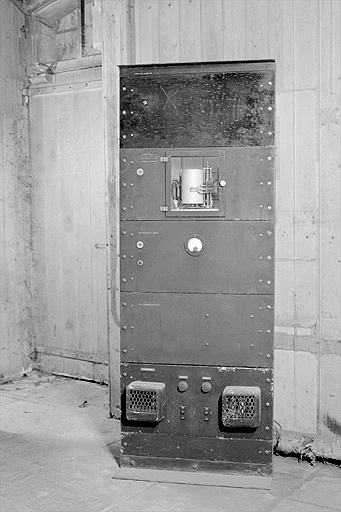 2 générateurs d'ondes sonores et instruments de mesure du temps (étalons de fréquence à diapason et dispositifs de comparaison Belin)
