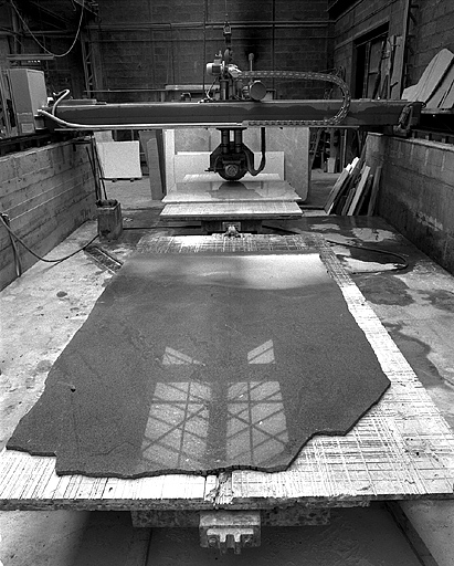 2e machine à découper par scie à lame circulaire (débiteuse à pont mobile)