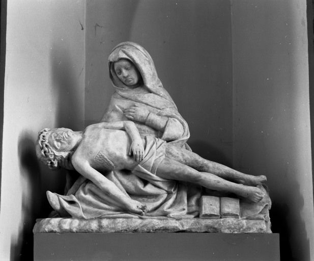 groupe sculpté : Vierge de Pitié